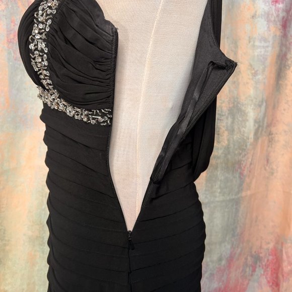 📌Betsy & Adam Look at the backside.....Great looking Prom - Ball - Formal Dress - Picture 12 of 16